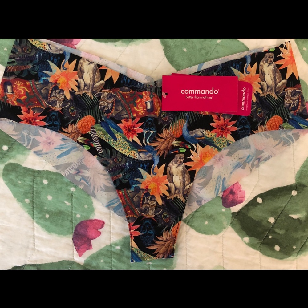 NWT Commando Girl Short Large